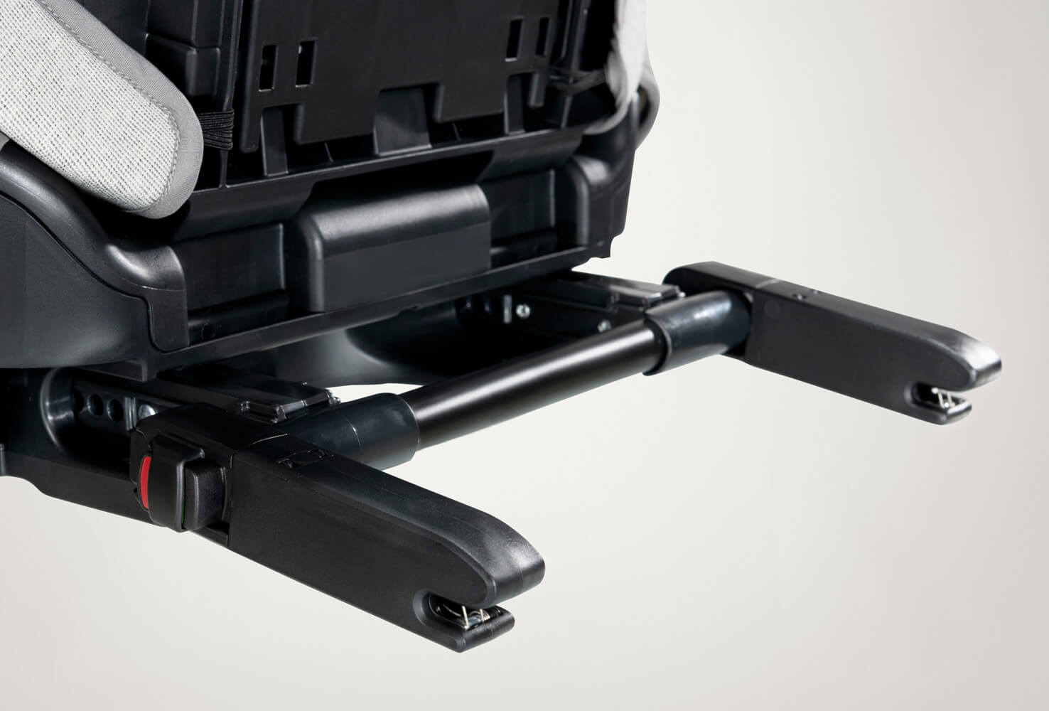 Closeup view of i-Traver ISOFIX connectors.