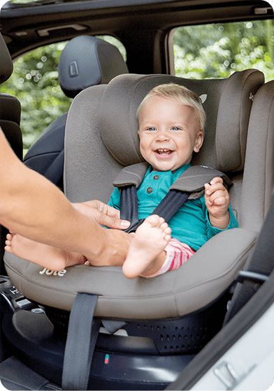 Toddler in the Joie i-Spin 360 spinning car seat